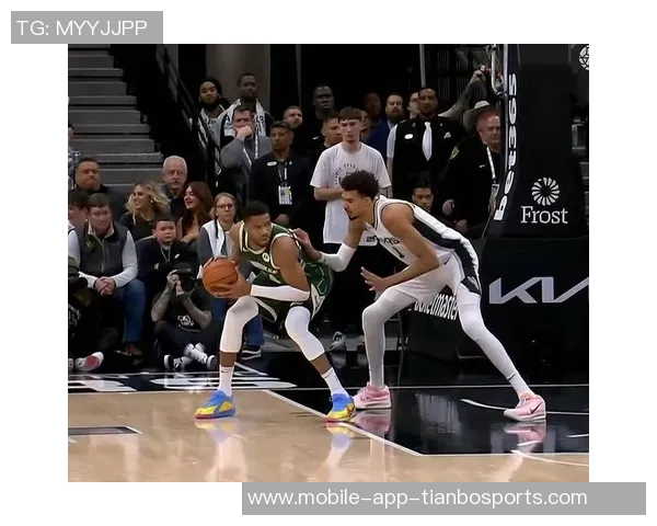 路威建议文班亚马向字母哥学习提升持球能力加强转换进攻表现