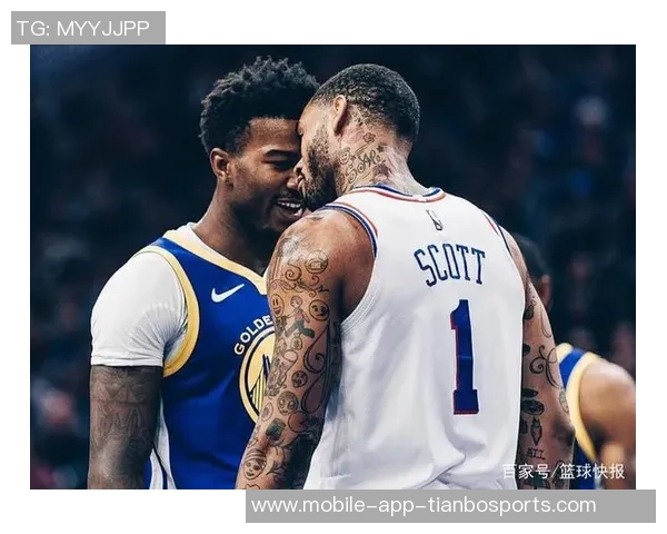 怀特首节火力全开半场贡献18分3板3助表现抢眼状态火热